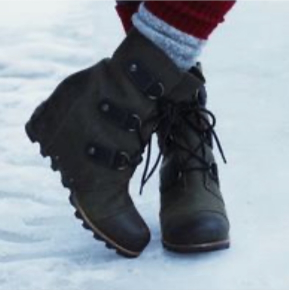 Sorel Shoes - Sorel Women's Ankle Boots - Black and Olive